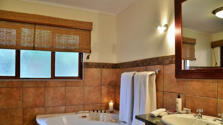 <b>Last Word Madikwe Bush House Room</b>. Images powered by <a href="https://iceportal.shijigroup.com/" title="IcePortal" target="_blank">IcePortal</a>.