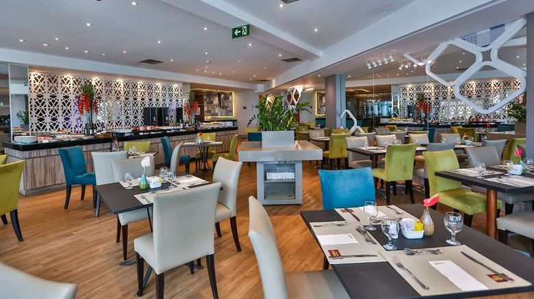 <b>Radisson Hotel Recife Restaurant</b>. Images powered by <a href="https://iceportal.shijigroup.com/" title="IcePortal" target="_blank">IcePortal</a>.
