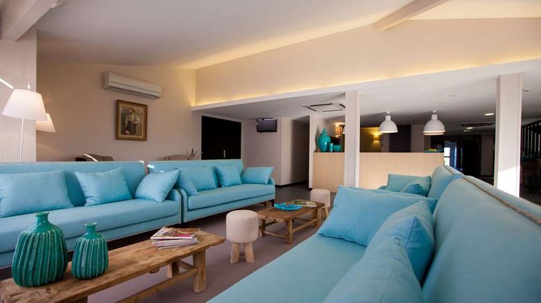 <b>Hotel La Quietat Lobby</b>. Images powered by <a href="https://iceportal.shijigroup.com/" title="IcePortal" target="_blank">IcePortal</a>.