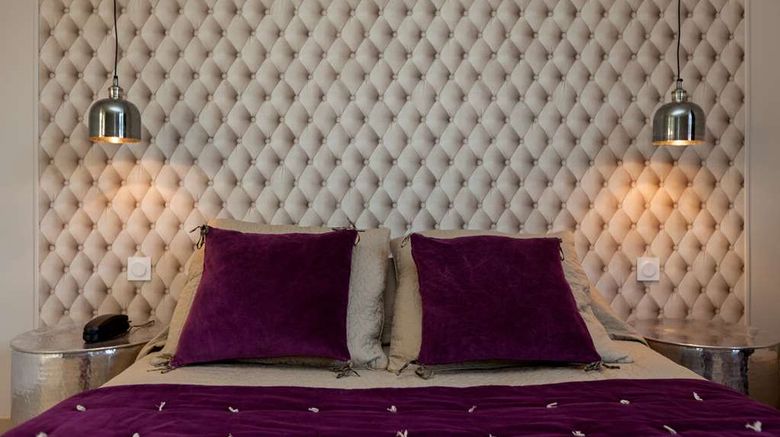 <b>Hotel La Quietat Room</b>. Images powered by <a href="https://iceportal.shijigroup.com/" title="IcePortal" target="_blank">IcePortal</a>.