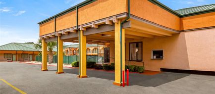 Econo Lodge Exterior
