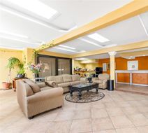 Econo Lodge Lobby