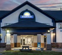 Days Inn by Wyndham Whitecourt Exterior