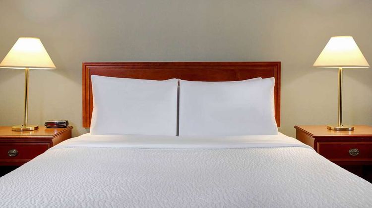 Days Inn by Wyndham Whitecourt Room