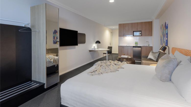 <b>Oaks Perth Hotel Room</b>. Images powered by <a href="https://iceportal.shijigroup.com/" title="IcePortal" target="_blank">IcePortal</a>.
