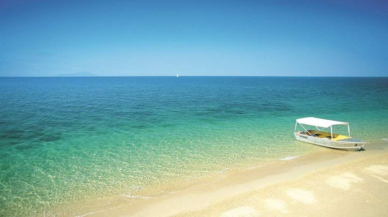 <b>Bedarra Island Resort Beach</b>. Images powered by <a href="https://iceportal.shijigroup.com/" title="IcePortal" target="_blank">IcePortal</a>.