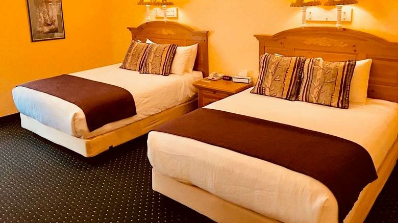 <b>Chena Hot Springs Resort Suite</b>. Images powered by <a href="https://iceportal.shijigroup.com/" title="IcePortal" target="_blank">IcePortal</a>.