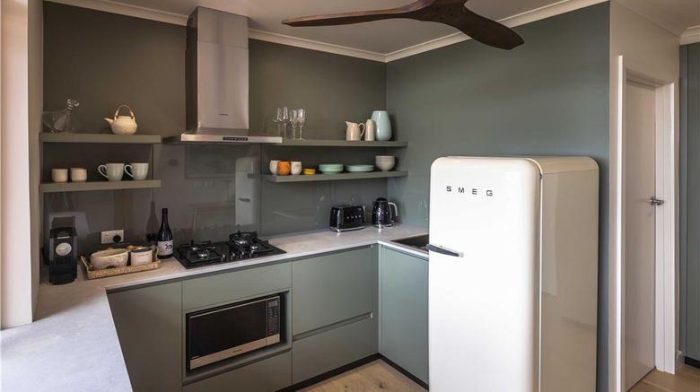 <b>Hillcrest Merimbula Suite</b>. Images powered by <a href="https://iceportal.shijigroup.com/" title="IcePortal" target="_blank">IcePortal</a>.