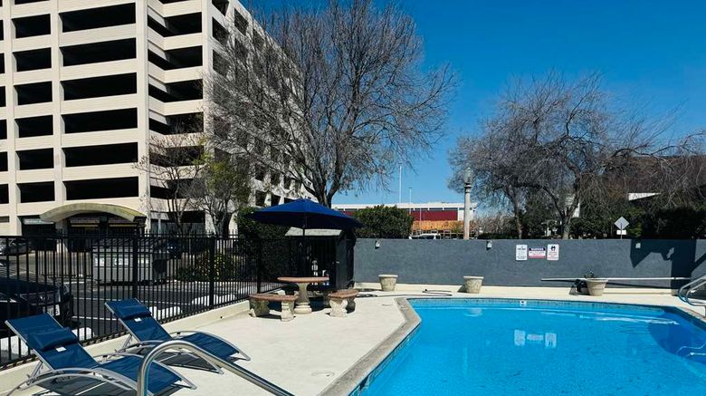 <b>SureStay by Best Western Fresno Central Pool</b>. Images powered by <a href="https://iceportal.shijigroup.com/" title="IcePortal" target="_blank">IcePortal</a>.