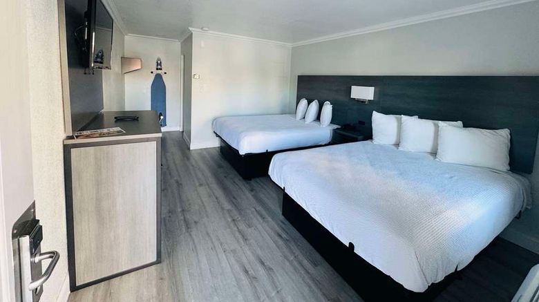 <b>SureStay by Best Western Fresno Central Room</b>. Images powered by <a href="https://iceportal.shijigroup.com/" title="IcePortal" target="_blank">IcePortal</a>.