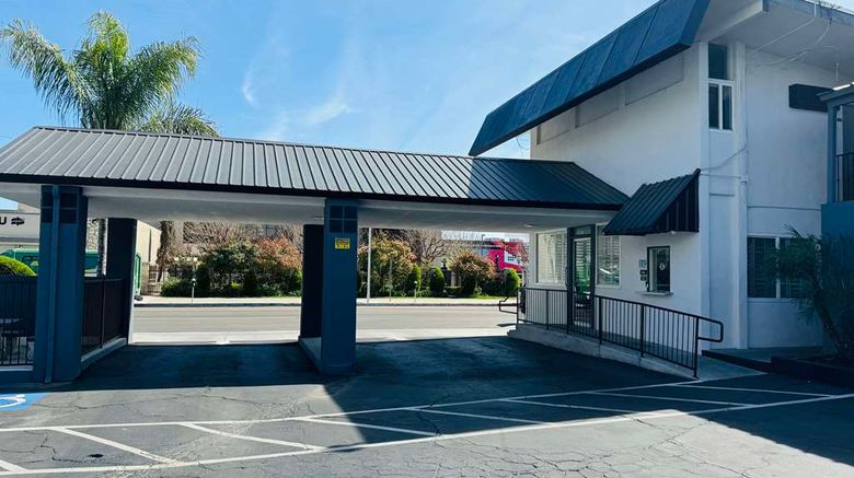 <b>SureStay by Best Western Fresno Central Exterior</b>. Images powered by <a href="https://iceportal.shijigroup.com/" title="IcePortal" target="_blank">IcePortal</a>.