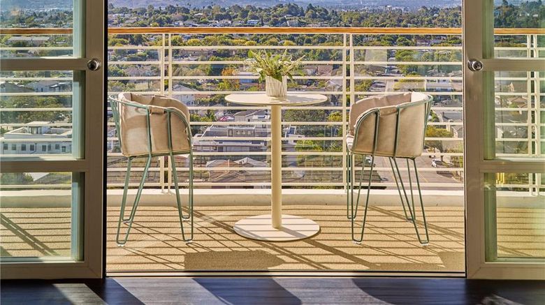 <b>Cameo Beverly Hills, LXR Hotels & Resort Room</b>. Images powered by <a href="https://iceportal.shijigroup.com/" title="IcePortal" target="_blank">IcePortal</a>.