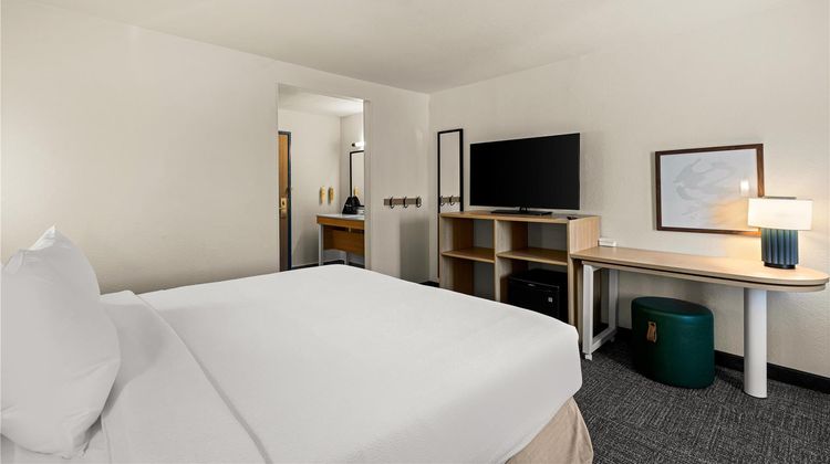 Spark by Hilton Fort Wayne Room