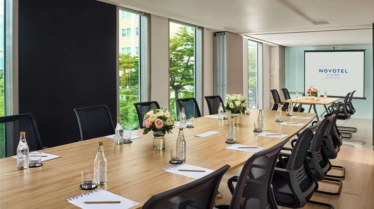 Novotel Living Saigon South Meeting