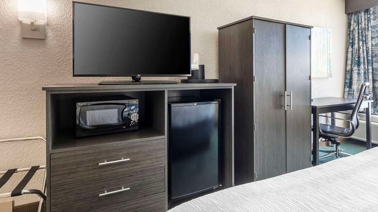 <b>Comfort Inn Dallas N Love Field Airport Room</b>. Images powered by <a href="https://iceportal.shijigroup.com/" title="IcePortal" target="_blank">IcePortal</a>.