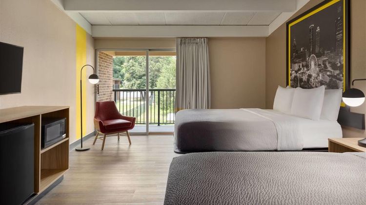 Super 8 by Wyndham Macon GA Room