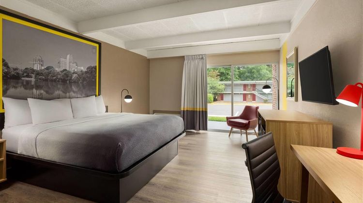 Super 8 by Wyndham Macon GA Room