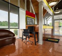 Super 8 by Wyndham Macon GA Lobby