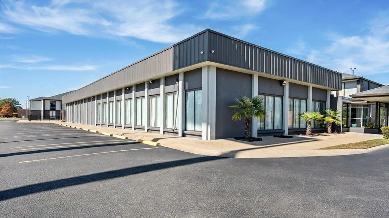 <b>Quality Inn Exterior</b>. Images powered by <a href="https://iceportal.shijigroup.com/" title="IcePortal" target="_blank">IcePortal</a>.