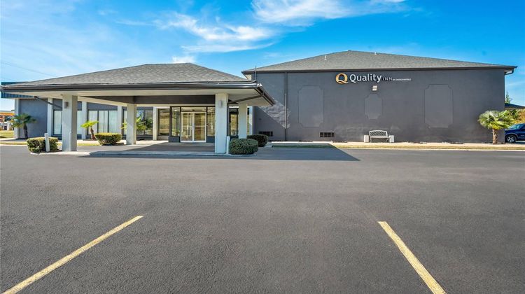 Quality Inn Exterior