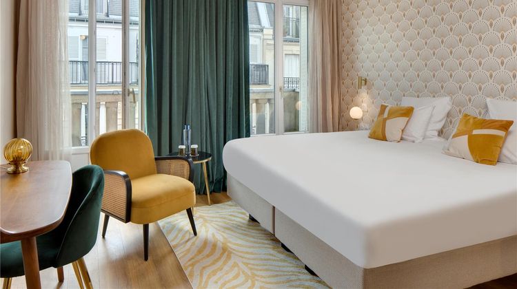 Artemisia Montmartre Room