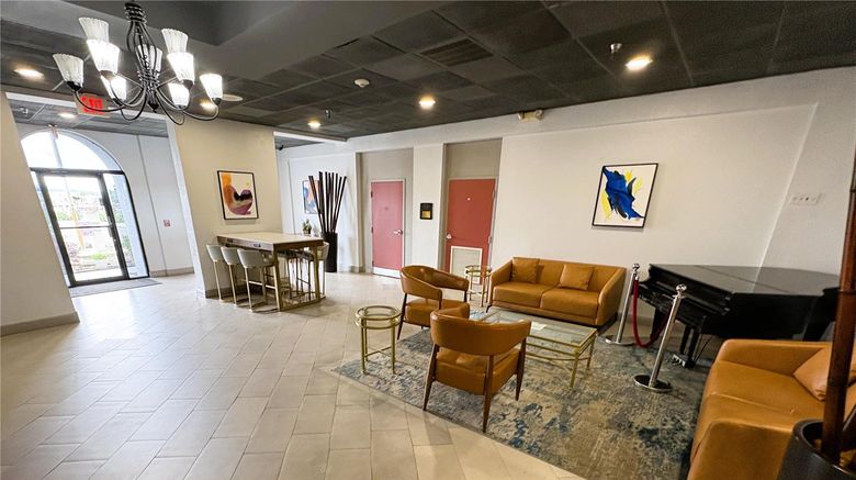 <b>Best Western Premier Lakeland North Lobby</b>. Images powered by <a href="https://iceportal.shijigroup.com/" title="IcePortal" target="_blank">IcePortal</a>.