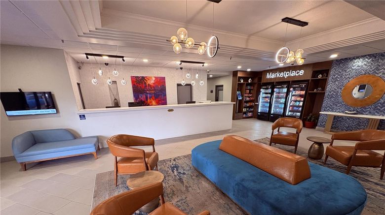 <b>Best Western Premier Lakeland North Lobby</b>. Images powered by <a href="https://iceportal.shijigroup.com/" title="IcePortal" target="_blank">IcePortal</a>.
