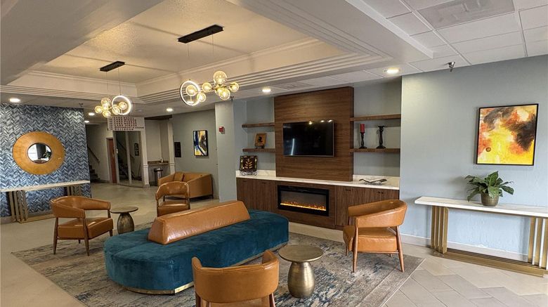 <b>Best Western Premier Lakeland North Lobby</b>. Images powered by <a href="https://iceportal.shijigroup.com/" title="IcePortal" target="_blank">IcePortal</a>.