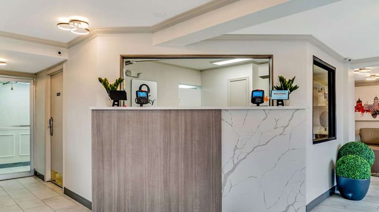<b>Quality Inn Detroit Downtown Lobby</b>. Images powered by <a href="https://iceportal.shijigroup.com/" title="IcePortal" target="_blank">IcePortal</a>.