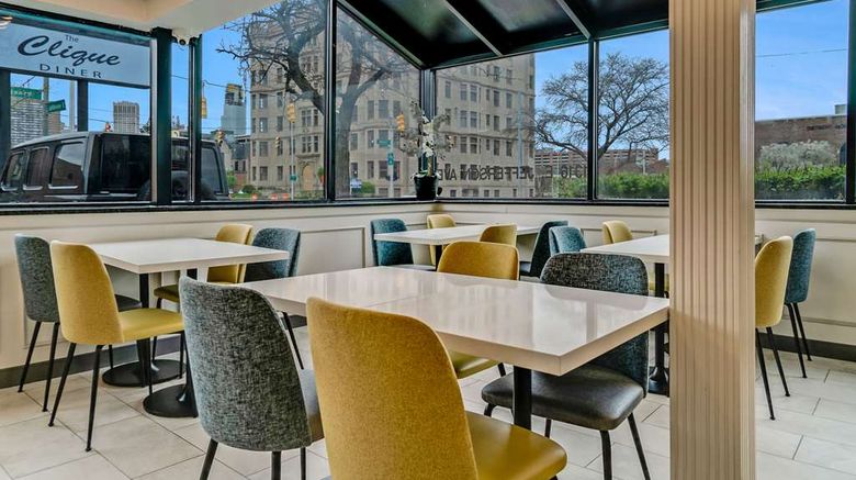 <b>Quality Inn Detroit Downtown Restaurant</b>. Images powered by <a href="https://iceportal.shijigroup.com/" title="IcePortal" target="_blank">IcePortal</a>.