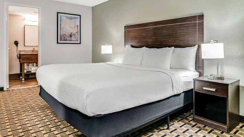 <b>Quality Inn Detroit Downtown Room</b>. Images powered by <a href="https://iceportal.shijigroup.com/" title="IcePortal" target="_blank">IcePortal</a>.