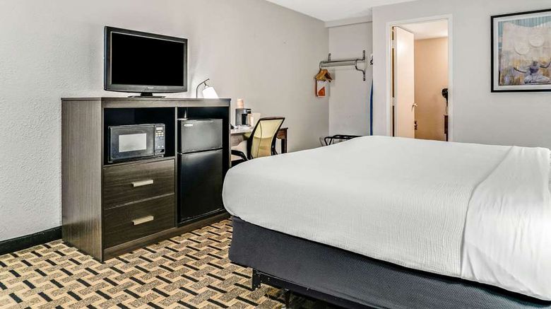 <b>Quality Inn Detroit Downtown Room</b>. Images powered by <a href="https://iceportal.shijigroup.com/" title="IcePortal" target="_blank">IcePortal</a>.