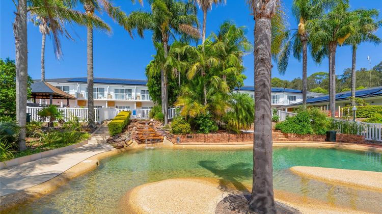 The Quarters, Ascend Hotel Collection Pool
