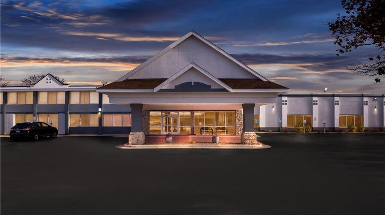 <b>Suburban Studios Fort Dodge Exterior</b>. Images powered by <a href="https://iceportal.shijigroup.com/" title="IcePortal" target="_blank">IcePortal</a>.