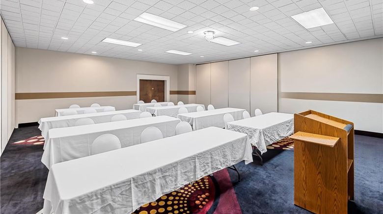 <b>Suburban Studios Fort Dodge Meeting</b>. Images powered by <a href="https://iceportal.shijigroup.com/" title="IcePortal" target="_blank">IcePortal</a>.
