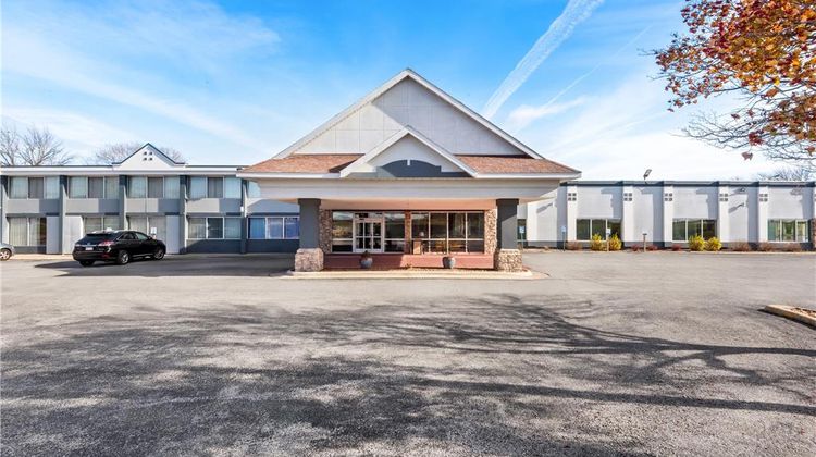 Suburban Studios Fort Dodge Exterior