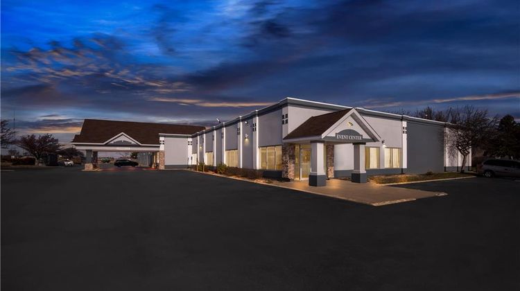 Suburban Studios Fort Dodge Exterior