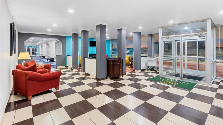 <b>Suburban Studios Fort Dodge Lobby</b>. Images powered by <a href="https://iceportal.shijigroup.com/" title="IcePortal" target="_blank">IcePortal</a>.