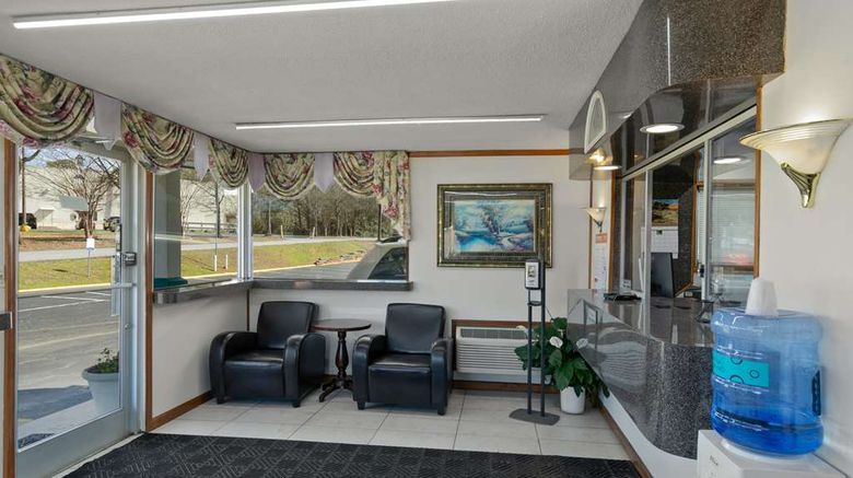 <b>Econo Lodge Clemson University Area Lobby</b>. Images powered by <a href="https://iceportal.shijigroup.com/" title="IcePortal" target="_blank">IcePortal</a>.
