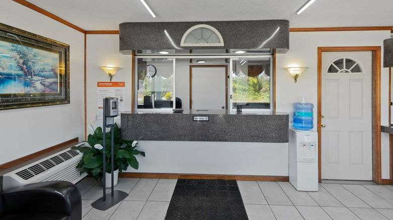 <b>Econo Lodge Clemson University Area Lobby</b>. Images powered by <a href="https://iceportal.shijigroup.com/" title="IcePortal" target="_blank">IcePortal</a>.