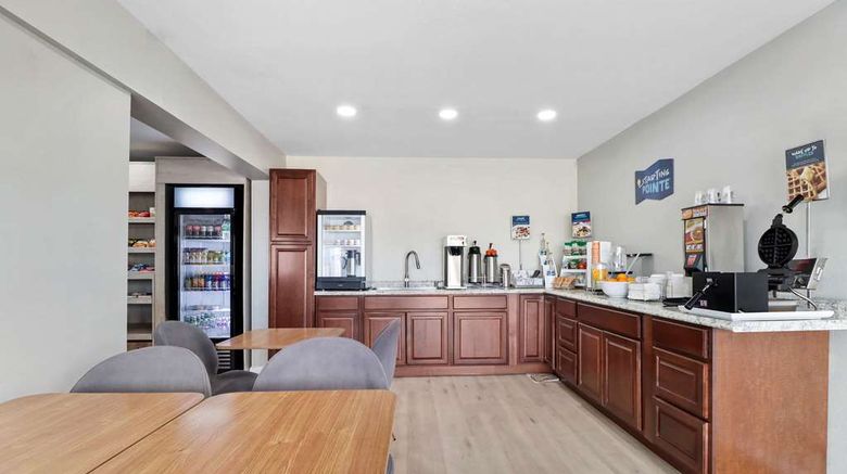<b>Clarion Pointe near China Lake Naval Stn Restaurant</b>. Images powered by <a href="https://iceportal.shijigroup.com/" title="IcePortal" target="_blank">IcePortal</a>.