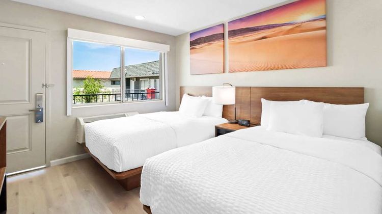 Clarion Pointe near China Lake Naval Stn Room