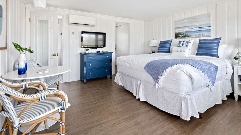 <b>Chatham Tides Beachfront Motel Room</b>. Images powered by <a href="https://iceportal.shijigroup.com/" title="IcePortal" target="_blank">IcePortal</a>.