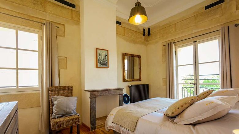 <b>Chateau de Pondres Suite</b>. Images powered by <a href="https://iceportal.shijigroup.com/" title="IcePortal" target="_blank">IcePortal</a>.