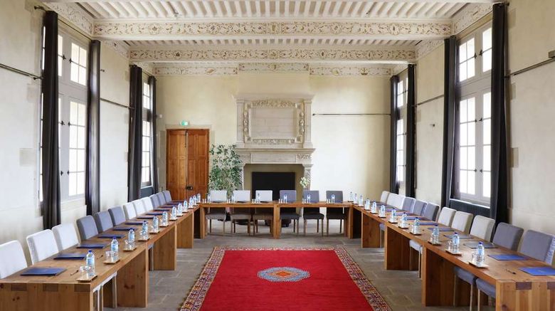 <b>Chateau de Pondres Meeting</b>. Images powered by <a href="https://iceportal.shijigroup.com/" title="IcePortal" target="_blank">IcePortal</a>.