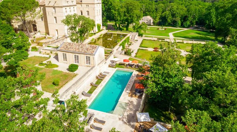 <b>Chateau de Pondres Pool</b>. Images powered by <a href="https://iceportal.shijigroup.com/" title="IcePortal" target="_blank">IcePortal</a>.