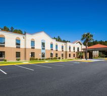 Clarion Pointe near Fort Stewart Exterior