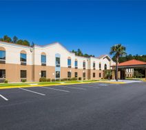 Clarion Pointe near Fort Stewart Exterior