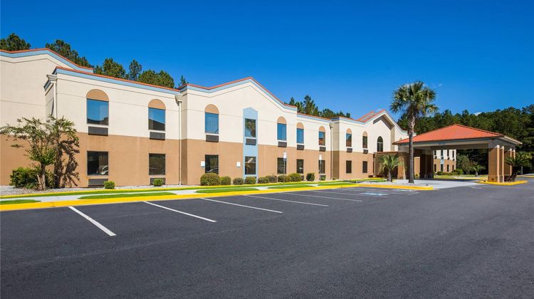 Clarion Pointe near Fort Stewart Exterior