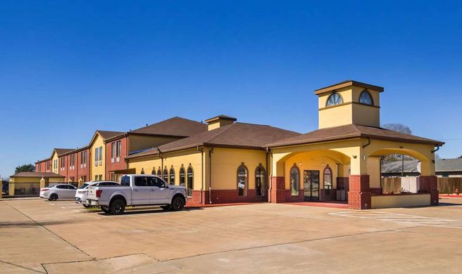 Quality Inn Exterior
